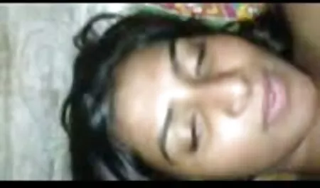 एक गर्म कुतिया की चूत बीएफ सेक्सी मूवी फुल एचडी में शरारती उंगलियाँ