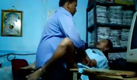 स्टेशन सेक्सी मूवी बीएफ बीएफ बीएफ पर रेड स्टॉकिंग्स में गोरा को उतार दिया गया और सभी दरारों में निकाल दिया गया