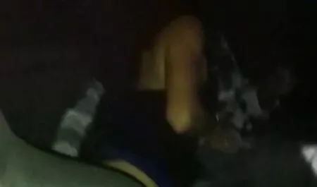 एक परिपक्व कुतिया एक युवा आदमी के साथ कैमरे के सेक्सी बीएफ फुल मूवी सामने चुदाई करती है