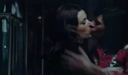 आड़ू ने बीएफ सेक्सी मूवी एचडी फुल दो कठोर खिलौने छेद में डाले