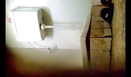 हॉट ब्लोंड डोना अपनी उंगलियों से काम करती है सेक्सी मूवी बीएफ