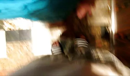 बरमैड ने काउंटर के बीएफ सेक्सी मूवी एचडी फुल पीछे एक त्वरित blowjob दिया