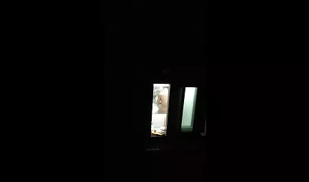 तीन युवा समलैंगिक पुरुष बड़ी चड्डी के साथ सभी छेदों में एक दोस्त को बकवास करते हैं बीएफ सेक्सी न्यू मूवी