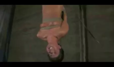 दोस्त मोज़ा और जाँघिया में एक नींद सेक्सी मूवी बीएफ कुतिया fucks