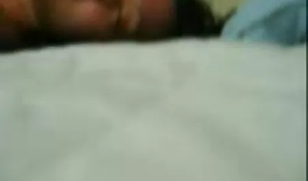 एक प्यारा बच्चा खुद को रसोई में ले जाता है बीएफ सेक्सी वीडियो मूवी और अपनी उंगलियों से चूत को चोदता है