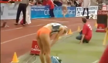 सेक्सी लड़की एक जवान आदमी को blowjob देता है और सभी छेदों में देता सेक्सी मूवी वीडियो बीएफ है
