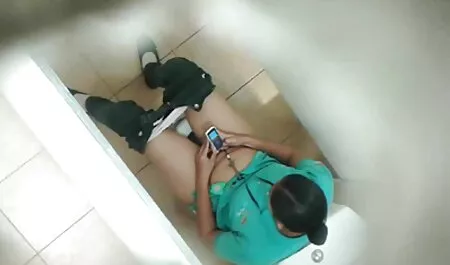 बुरी तरह बालों वाली श्यामला बिल्ली सेक्सी मूवी बीएफ वीडियो में एक कठिन डिक चाहता है