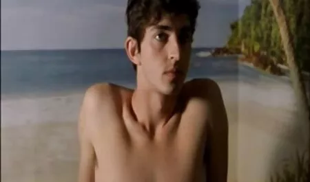 Busty Blondie खुद को बीएफ सेक्सी मूवी फुल एचडी वेबकैम के सामने लाती है और एक काले आदमी को चोदती है