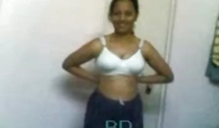 लेडी सेक्सी बीएफ फुल मूवी बॉस ने ऑफिस में काम करने और चुदाई करने के लिए एक सुंदर आदमी लिया