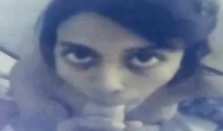 संचिका हिंदी बीएफ फुल एचडी मूवी कुतिया एक मोटी थरथानेवाला के साथ खुद को fucks